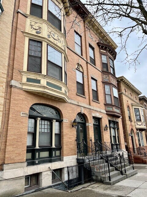 Building Photo - 1 Bedroom with Washington Park View