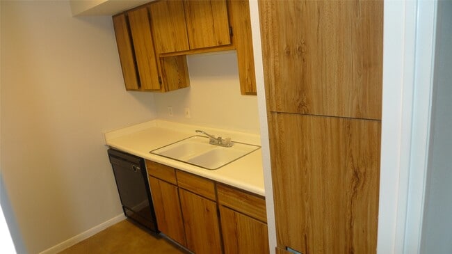 Building Photo - 16111 Aspenglen Dr