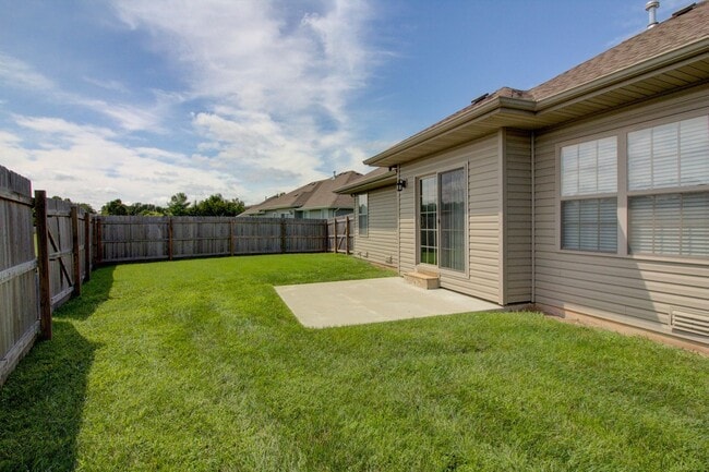 Building Photo - 4 Bedroom Home w/ 3-Car Garage