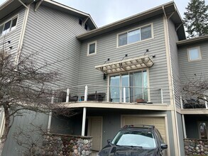 Building Photo - 3 Bedroom townhome in Lakeside!