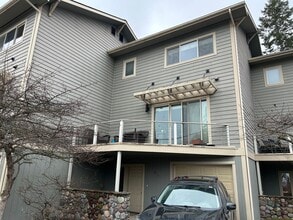 Building Photo - 704 Stoner Loop