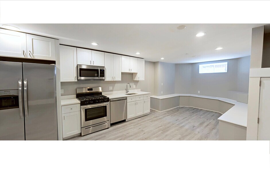 Building Photo - 190 Kelton