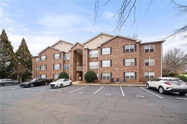 Building Photo - 3712 Cotswold Ave