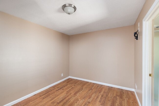 Building Photo - One bedroom Private home on Horse Property