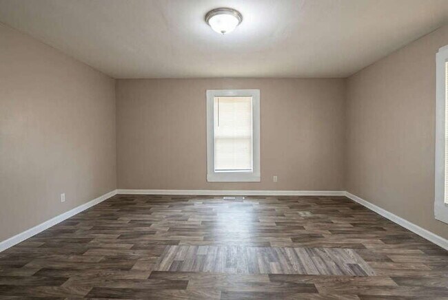 Building Photo - 218 Irving Ave