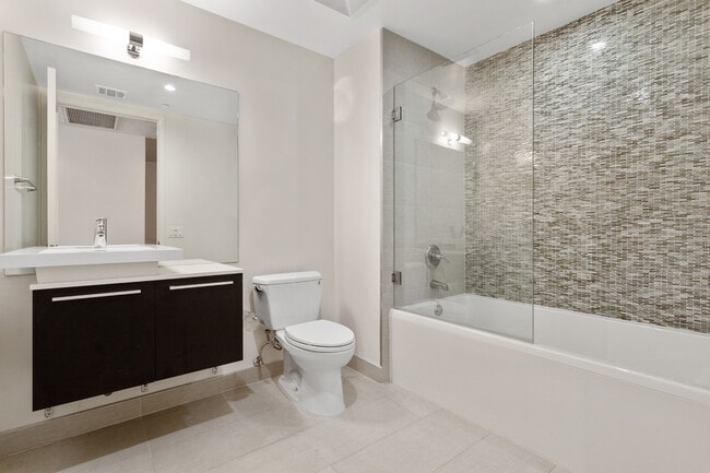 Building Photo - 225 S Hamilton Dr