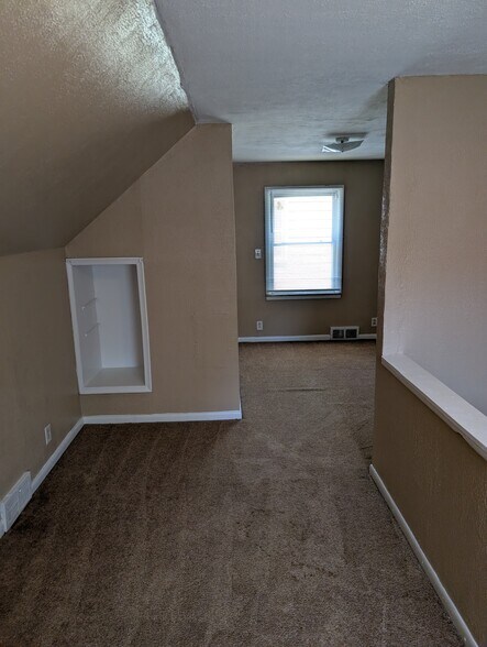 Building Photo - 8721 Saratoga St
