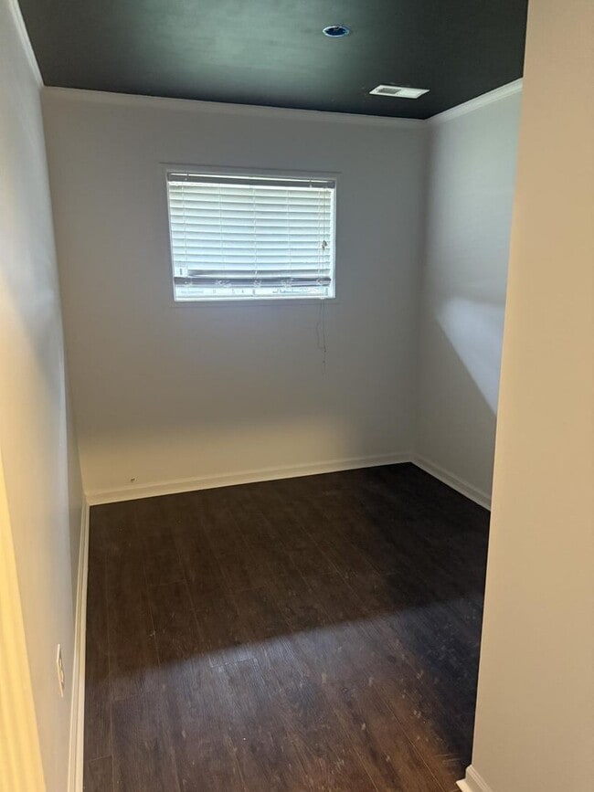 Building Photo - 684 Saratoga Ave