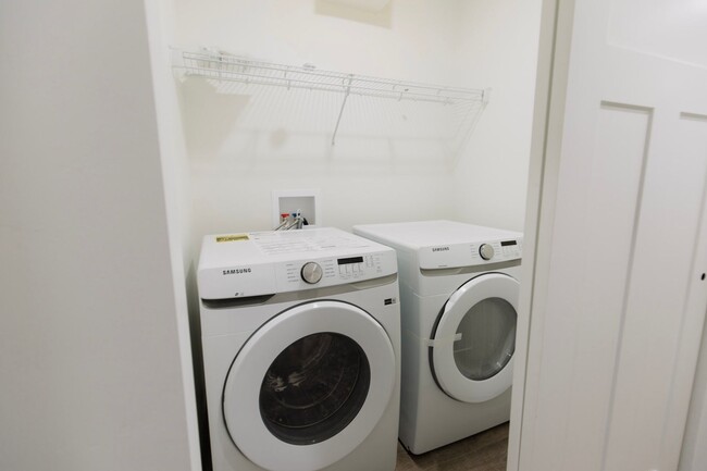 Building Photo - Newer 2 Bedroom 2 1/2 bathroom Hayden Town...