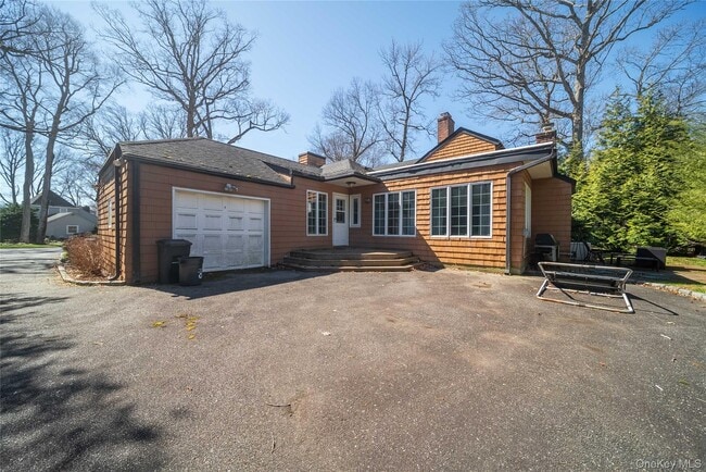 Building Photo - 143 Round Hill Rd