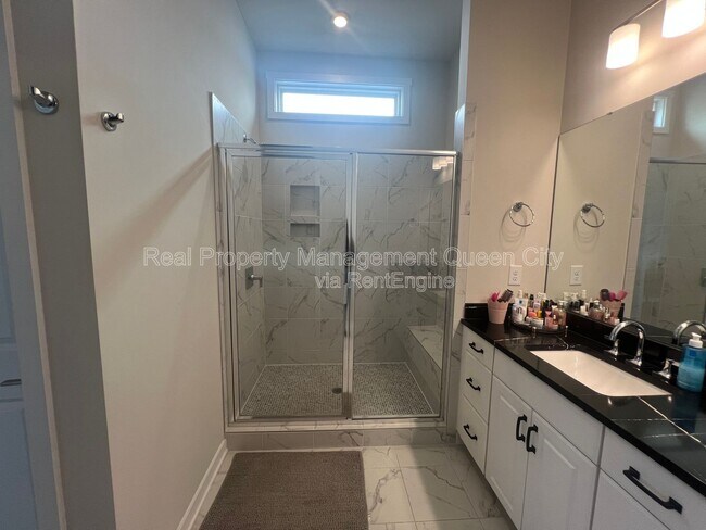 Building Photo - 7111 Wayfarer Dr