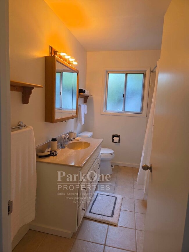 Building Photo - Super Cute Carmel Home Available for Long Term Rental