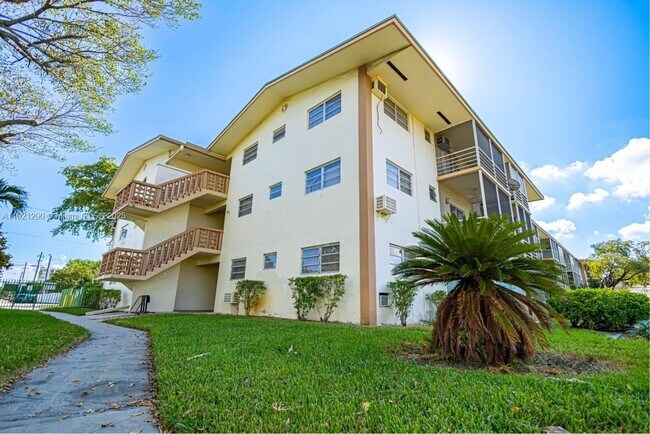 Building Photo - 16790 NE 14th Ave