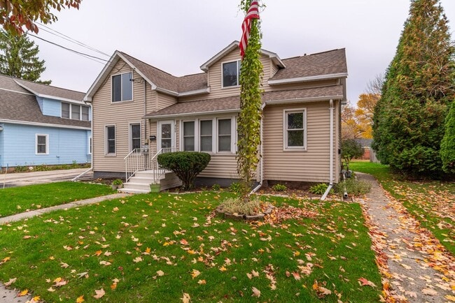 Building Photo - 409 Racine St