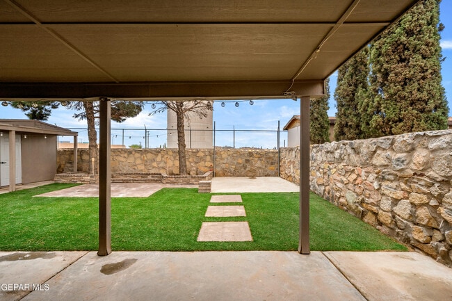 Building Photo - 12160 Valley Quail Dr