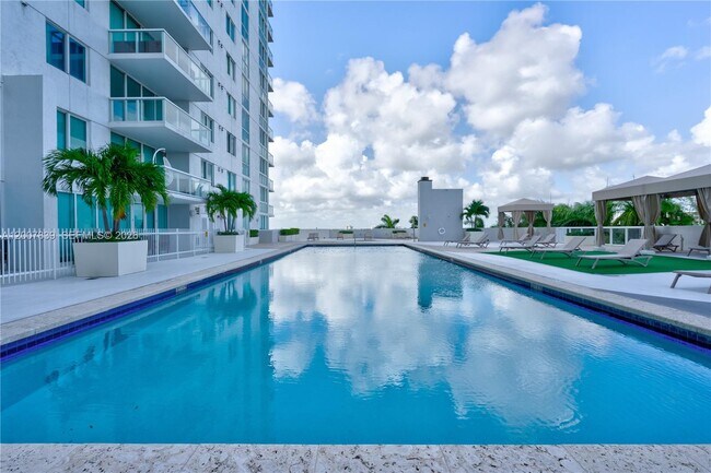 Building Photo - 1871 NW S River Dr