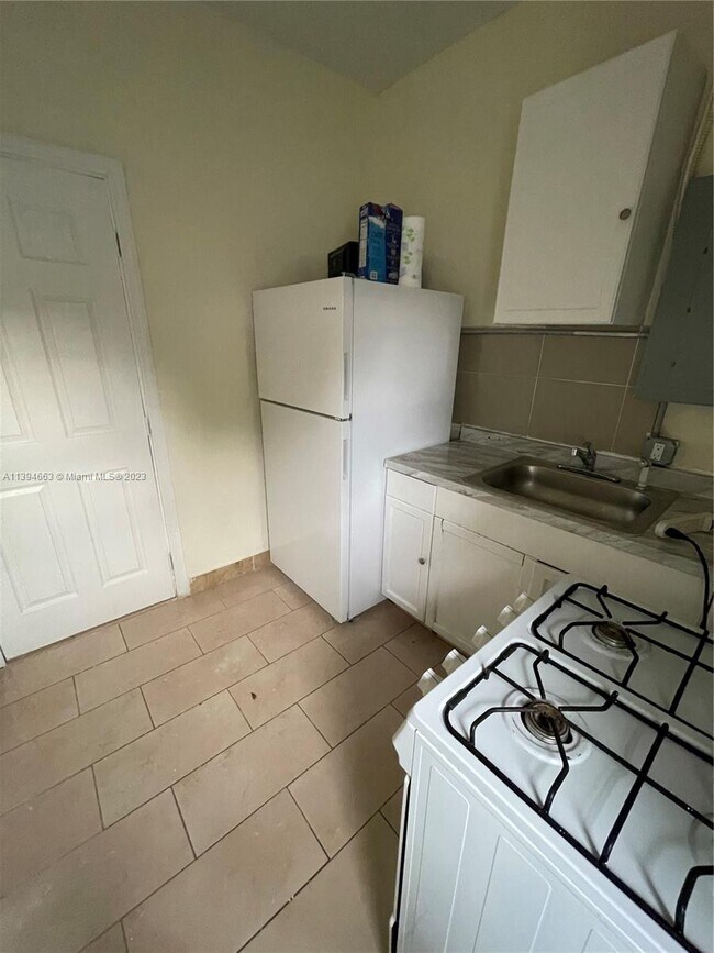 25xx NW 106th St 25xx NW 106th St West Little River FL 33147