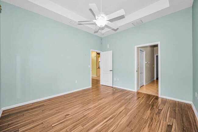 Building Photo - Beautifully Updated Villa