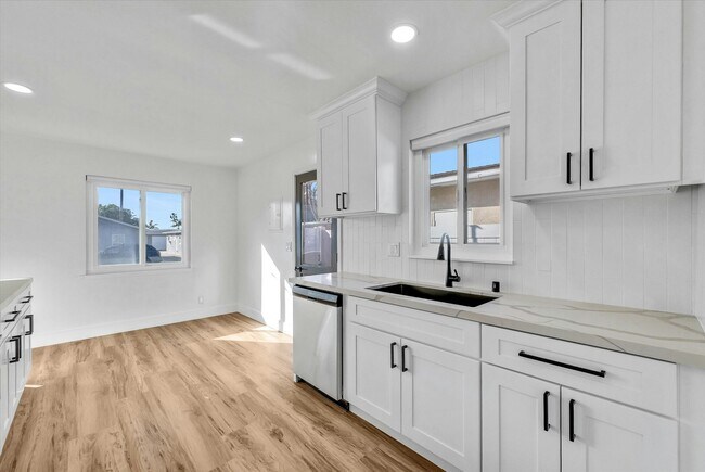 Building Photo - 18442 Patterson Ln