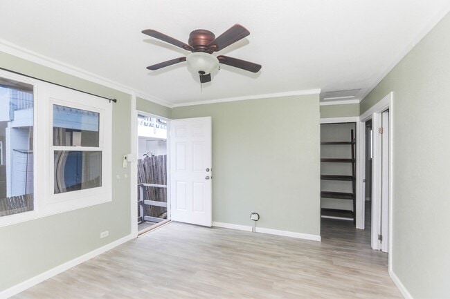 Building Photo - 2 Bedroom, 1 Bathroom, 2 Parking Home with Solar Panels + A/C!