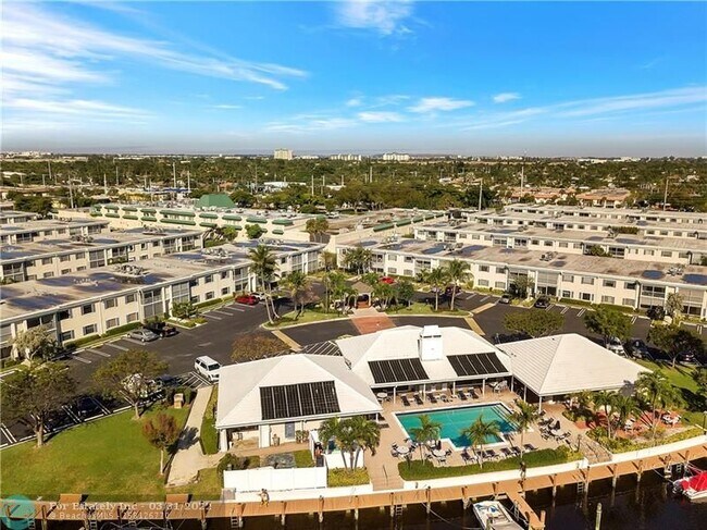 Building Photo - 120 Cypress Club Dr