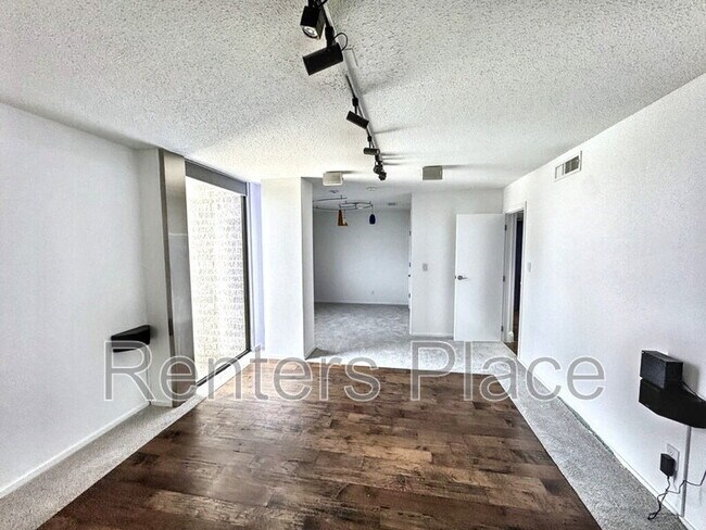 Building Photo - 1502 S Boulder Ave