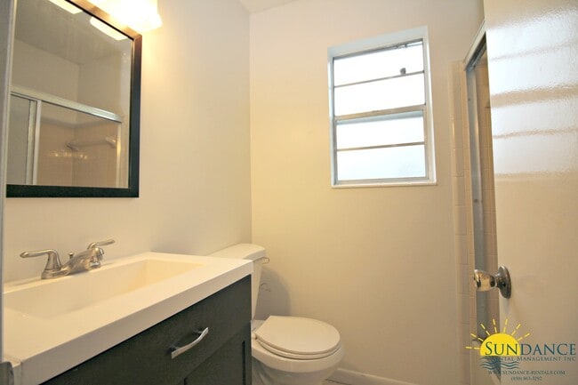 Building Photo - Great 3 Bedroom Home in Fort Walton