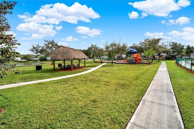 Building Photo - 2239 SE 23rd Ave