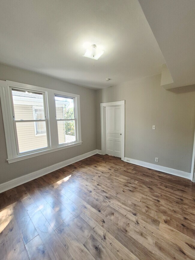 Building Photo - 3209 3rd Ave