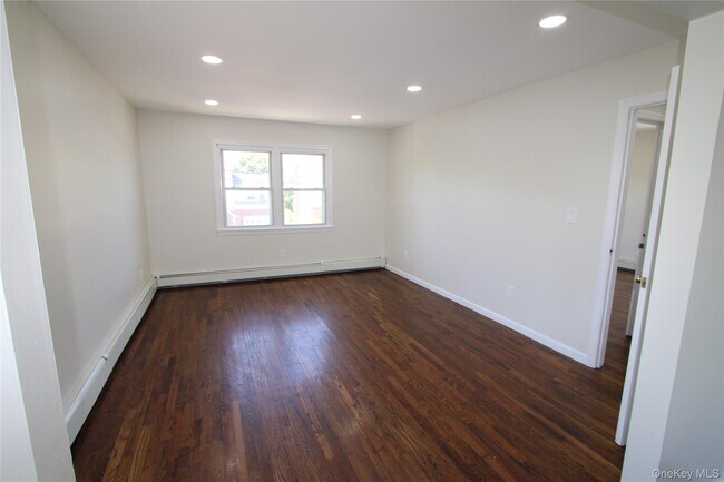 Building Photo - 523 Hawthorne Ave