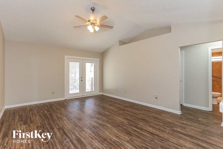 Building Photo - 1734 Chandelier Cir E