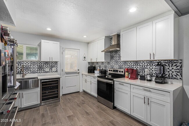 Building Photo - 2934 N 22nd Pl