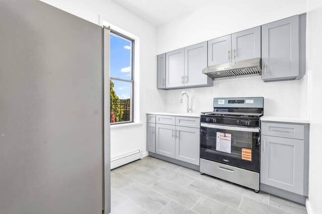 Building Photo - 71-32 Fresh Pond Rd