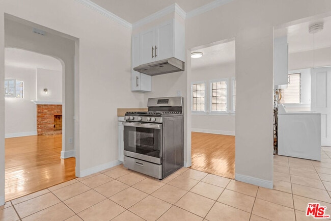 Building Photo - 6627 W 6th St