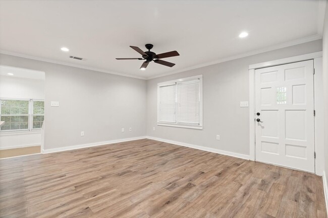 Building Photo - Charming Cottage-Style Home in the Heart of Fairhope, Alabama