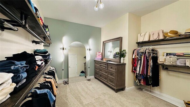 Building Photo - 12661 Oak Hill Way