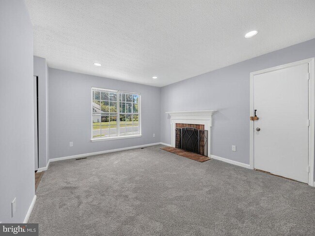 Building Photo - 801 High Plain Dr