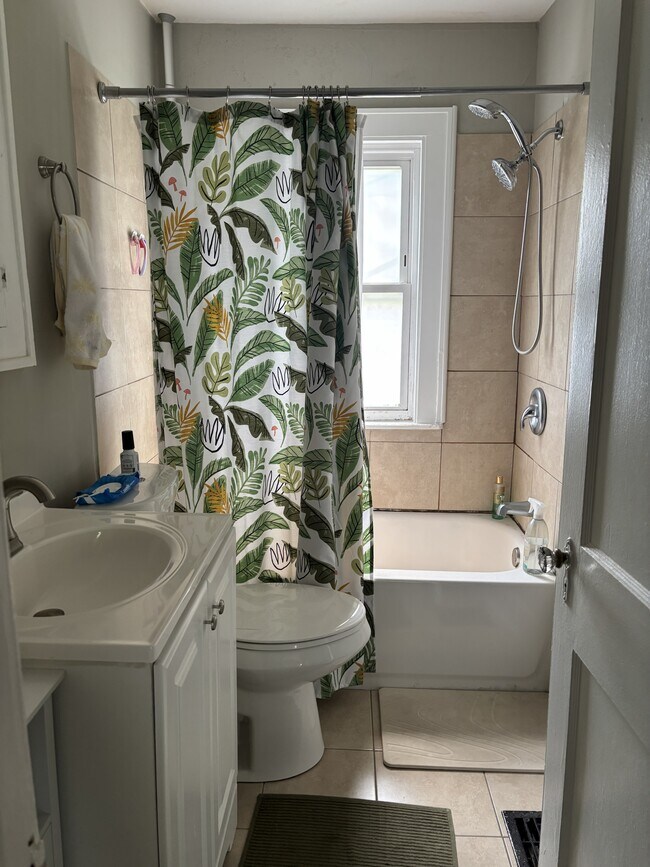 Building Photo - Thornwood Place 1253-1259