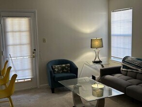 Building Photo - ***2 BED Condo Centrally located!!