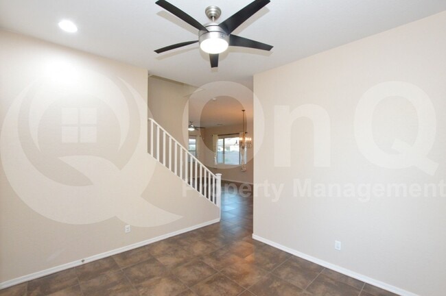 Building Photo - 1522 E Hummingbird Way