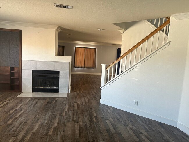 Building Photo - 2660 Glenview Dr