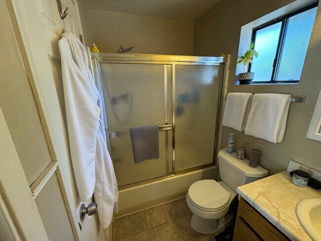 Building Photo - Caliente 4-plex