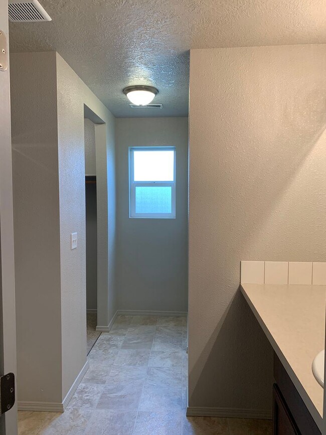 Building Photo - Beautiful new 3 bed 2 bath home in a quiet Star neighborhood.