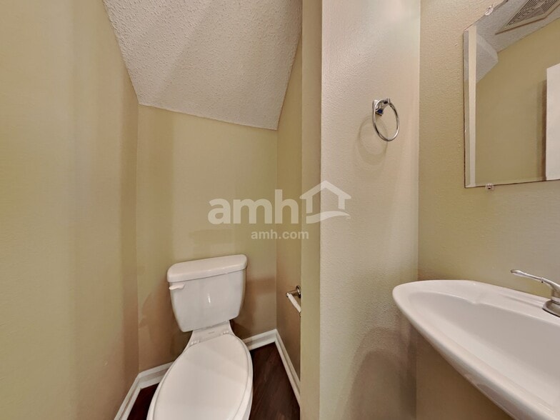 Building Photo - 10628 Glenayr Dr