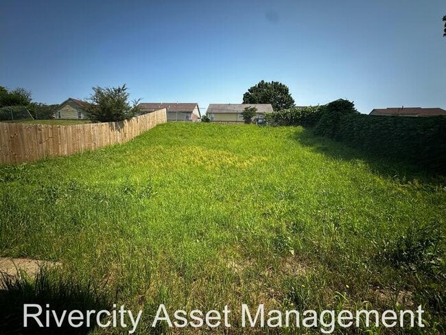 Building Photo - HUGE BACKYARD!!!!!! SECTION 8 FRIENDLY!!!!!