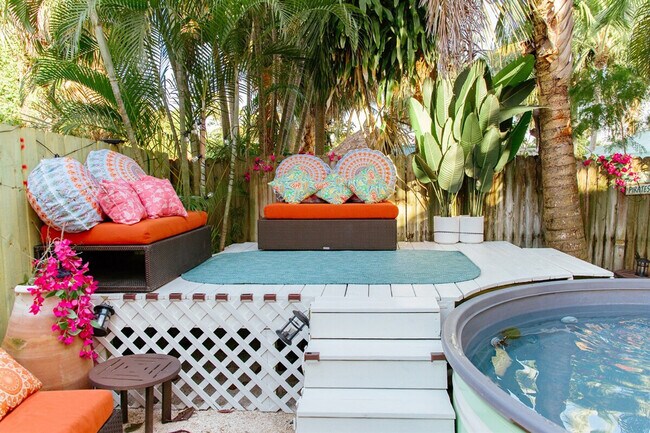 Building Photo - 519 28th St