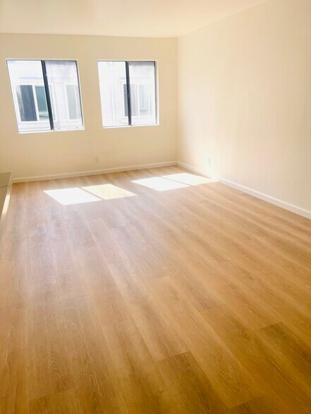 Building Photo - 518 Oak St