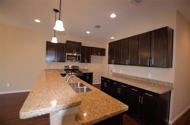 Building Photo - 17145 Wilthorne Garden Ct
