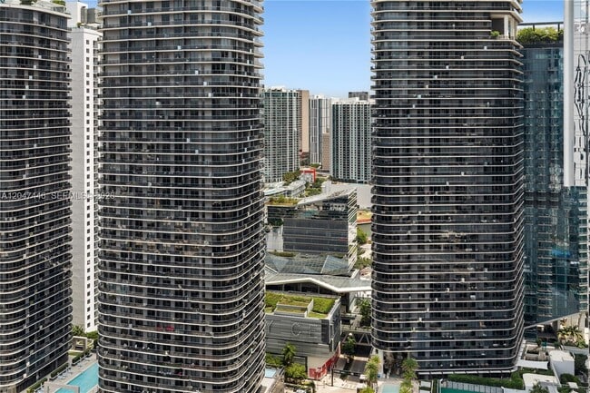 Building Photo - 1000 Brickell Plaza