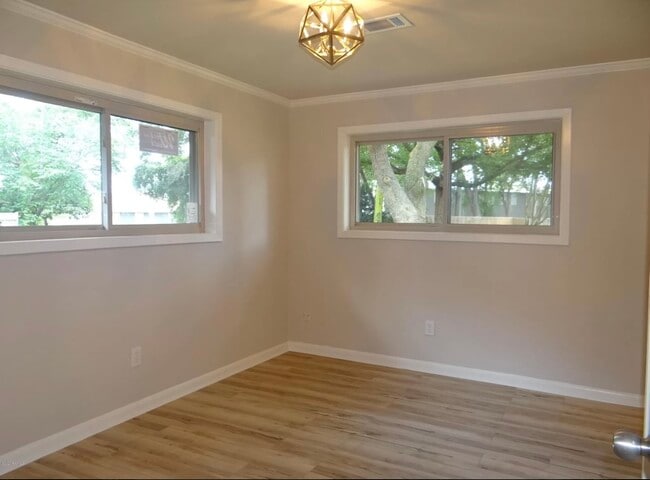 Building Photo - 107 Essex St